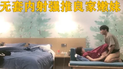 你个大骗子说好的不脱我衣服只是蹭蹭不进去